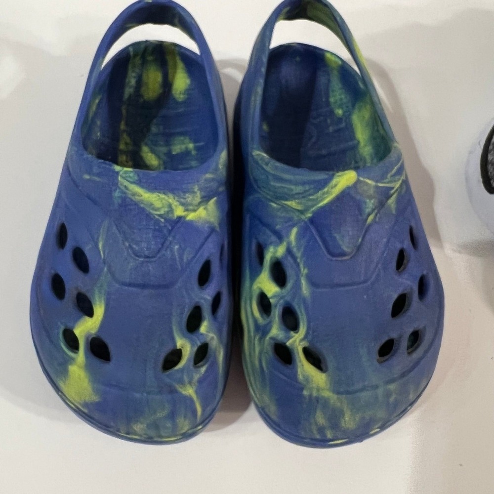 Boys size 7 shoes (s-194) - Picture 2 of 7